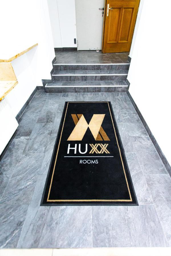 Huxx Sued 2*